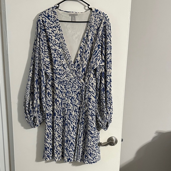 H&M Dresses & Skirts - H&M Blue and White Long Sleeve Wrap Dress